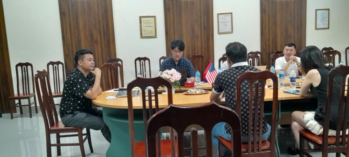 Ban lãnh đạo Công ty Sao Việt họp cùng đối tác
